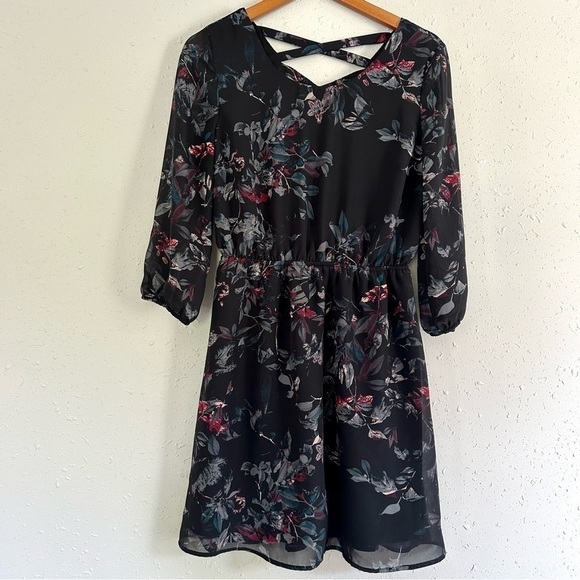 🦋 Maurices Dark Grey Floral Mid Sleeve Mini Dress Wedding Guest Small - Picture 2 of 7